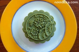green tea mooncake