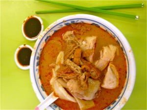 Heng Kee Curry Chicken Noodles have a cult following at the Hong Lim Food Centre