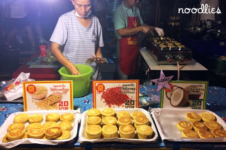 silom walking street sunday market