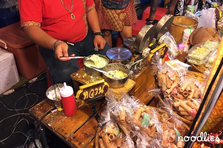 silom walking street sunday market