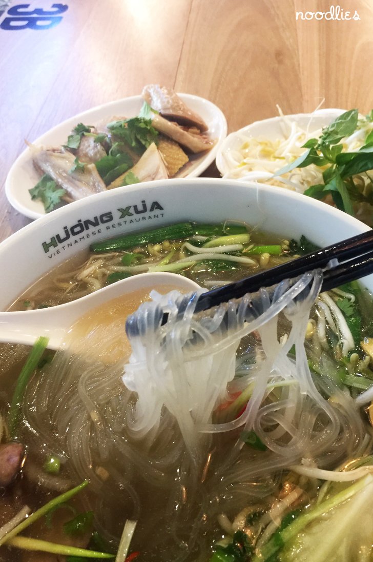 Huong Xua Liverpool hu tieu chicken