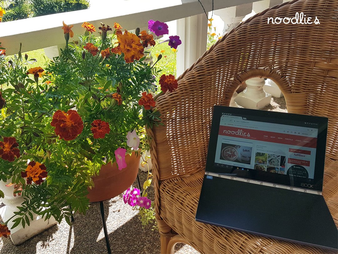 Lenovo Yoga Book garden